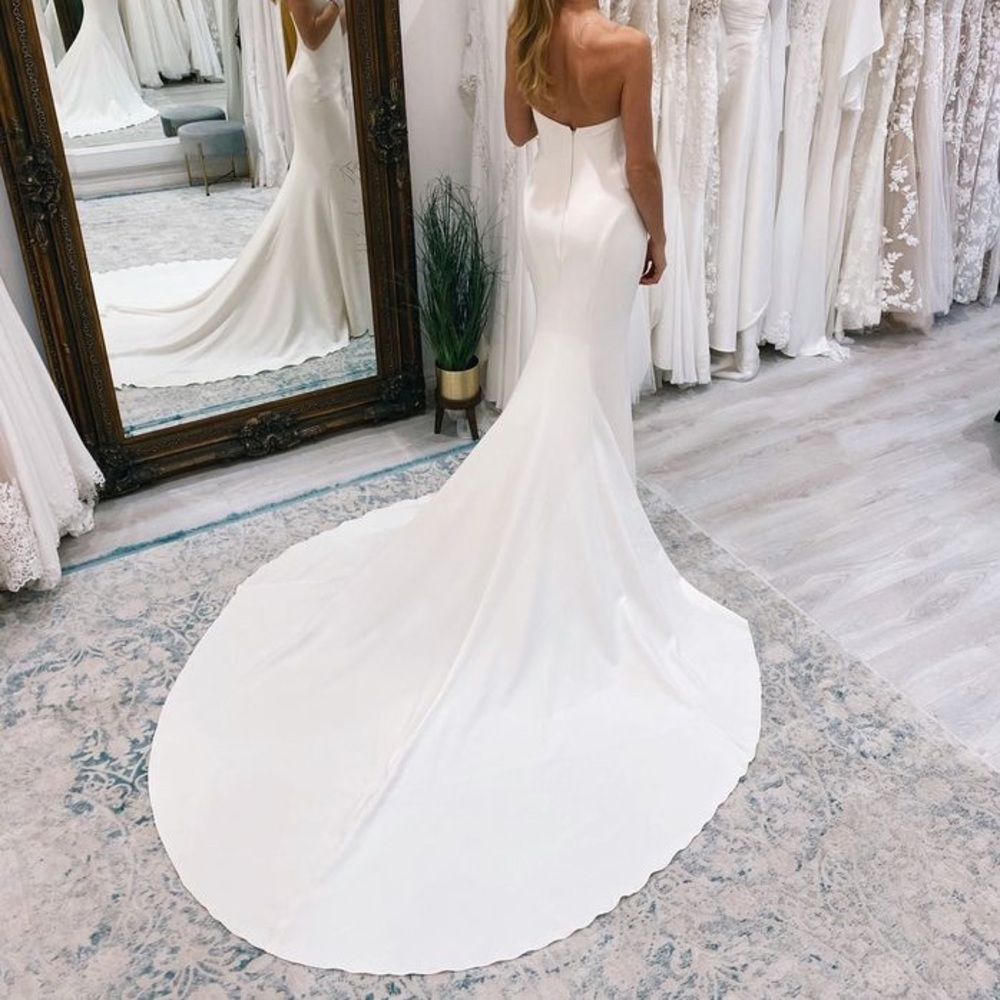 Blue by Enzoani the Monika dress, size 2, NEW with tags wedding dress!
